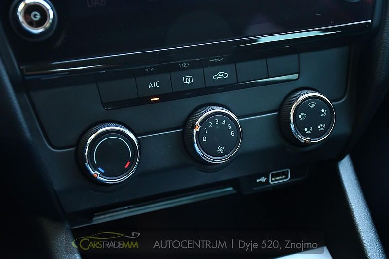 Škoda Octavia 1,6TDi MT CARPLAY TAŽNÉ - fotka 31 z 50