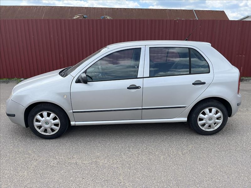 Škoda Fabia 1,4 MPi ALU STK 5/2028 - fotka 4 z 25