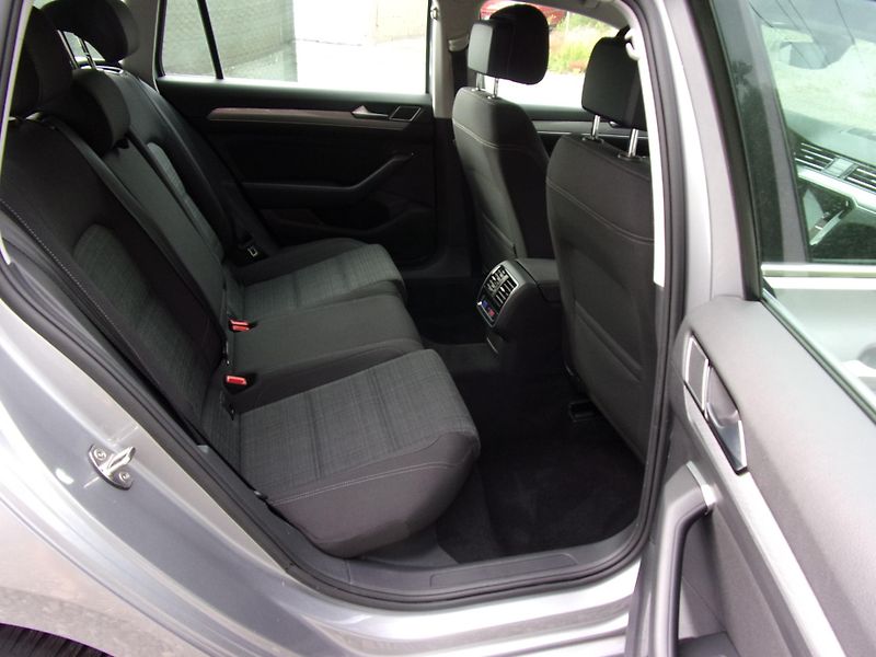 Volkswagen Passat (2019) 2.0TDi 110kW BUSINESS DSG SERV - fotka 22 z 24