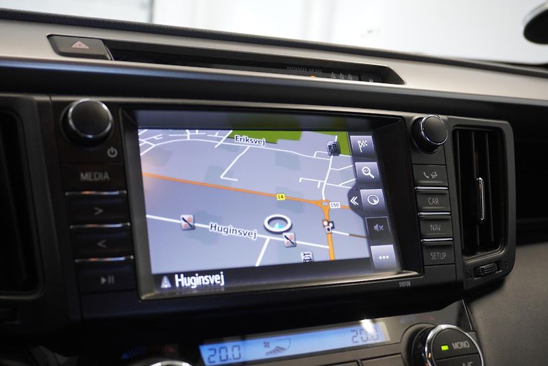 Toyota RAV4 2,5 HYBRID 4X2 AUT. - fotka 14 z 24
