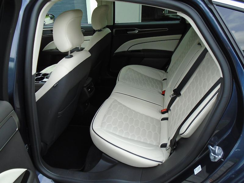 Ford Mondeo 2.0HYBRID 187PS VIGNALE ecvT - fotka 16 z 41