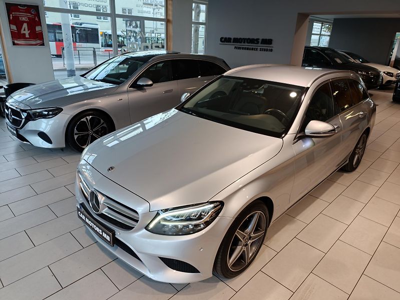 Mercedes-Benz Třídy C 220 d Avantgarde kombi - fotka 9 z 31