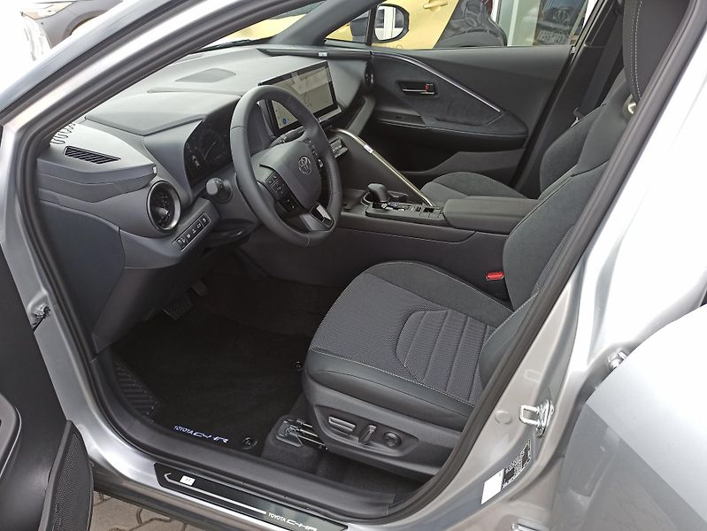 Toyota C-HR (2025) C-HR 2.0 PHEV STYLE - fotka 6 z 18