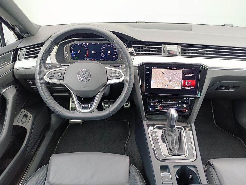 Volkswagen Passat 2.0TSI 206kW RLINE ČR 1.MAJ - fotka 24 z 39