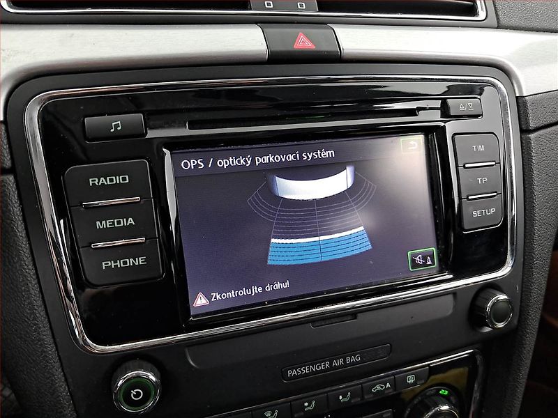 Škoda Superb (2014) Elegance 1.6 TDI, Xenony - fotka 13 z 18