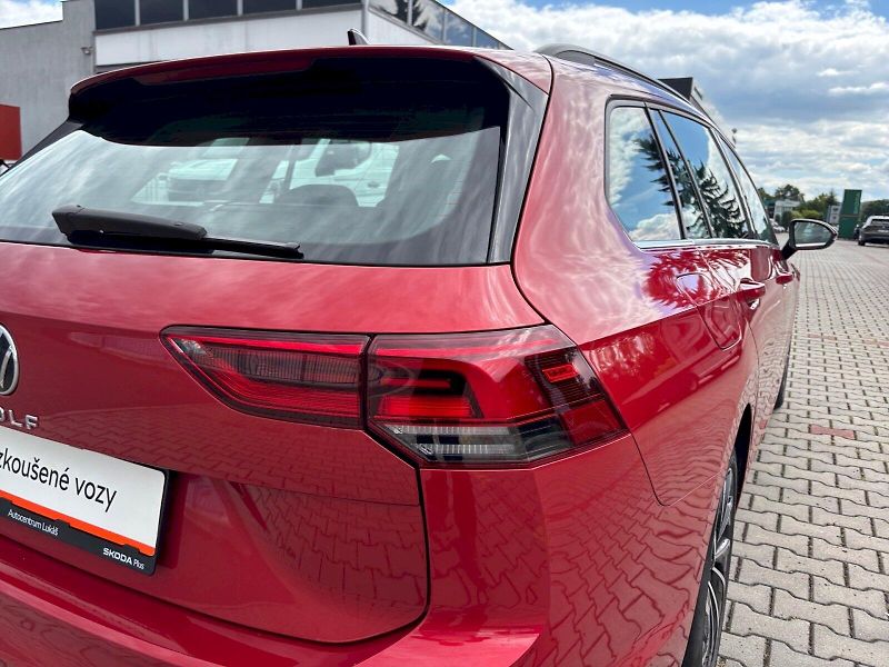 Volkswagen Golf (2022) VARIANT STYLE 1,5 TSI 6G - fotka 6 z 28
