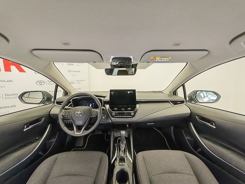 Toyota Corolla 1.8 Hybrid Comfort e-CVT sedan - fotka 12 z 36