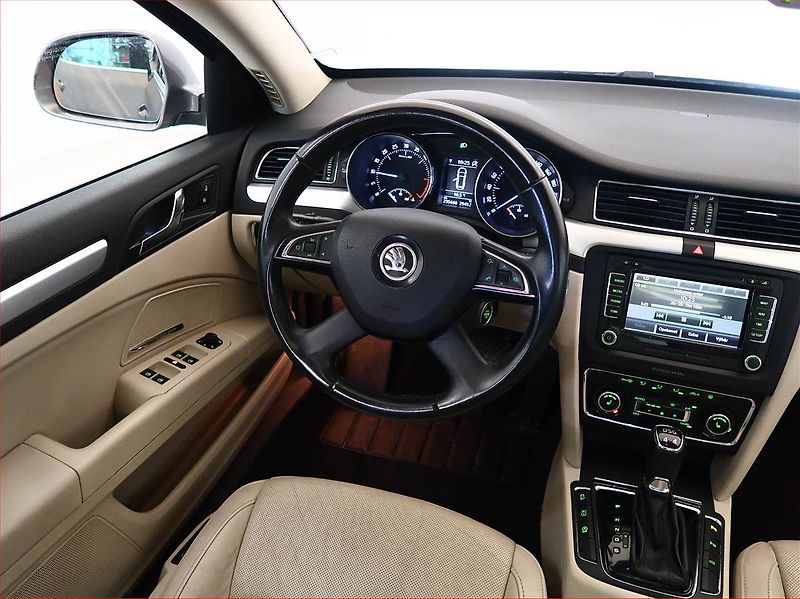 Škoda Superb (2013) Elegance 2.0 TDI, 4X4 - fotka 7 z 21