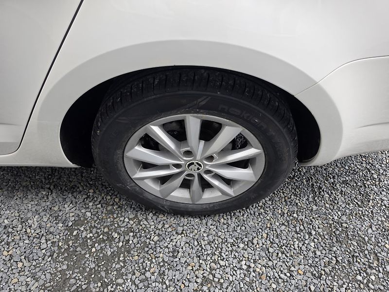 Škoda Octavia 1.6 TDI DSG.  - fotka 7 z 19