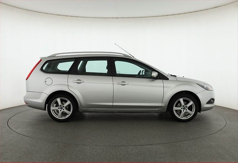 Ford Focus (2009) 1.6 16V, nová STK, pěkný stav - fotka 6 z 14