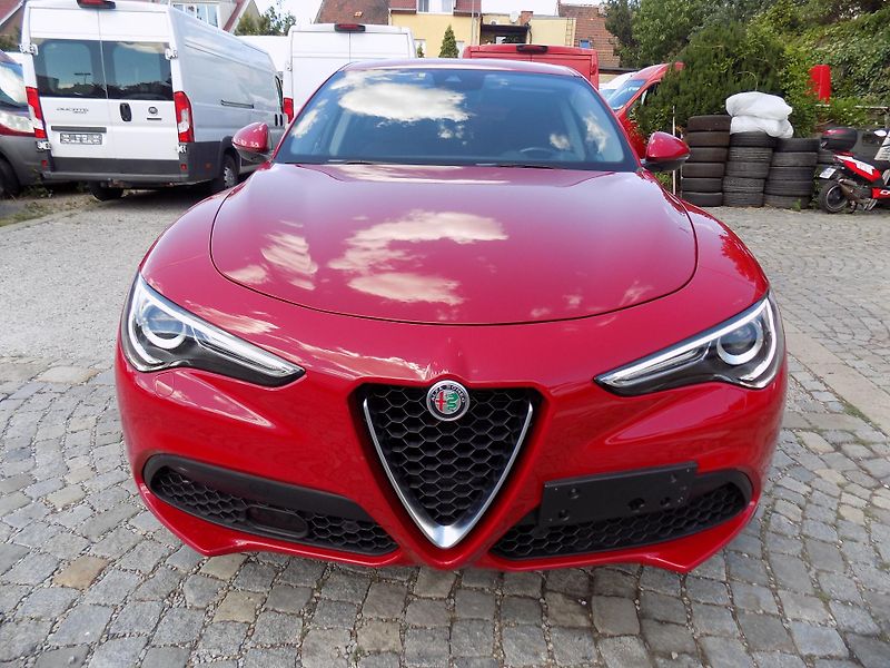 Alfa Romeo Stelvio 2,2 JTD 140 KW Q4 - fotka 3 z 40