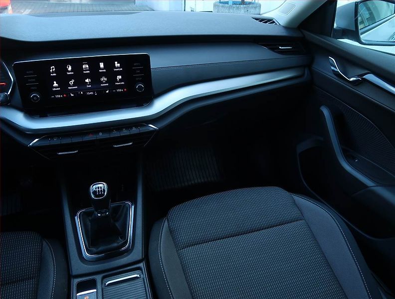Škoda Octavia (2023) Ambition 2.0 TDI, ČR,1.maj - fotka 8 z 17