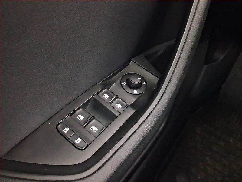 Škoda Superb (2021) 2.0 TDI, Automat, ČR,1.maj - fotka 28 z 31
