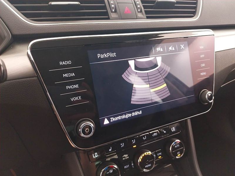 Škoda Superb (2018) 2.0 TDI, Automat, Navi - fotka 19 z 23
