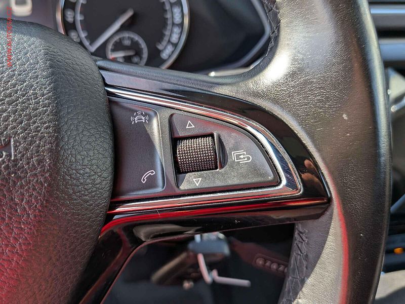 Škoda Superb (2016) 1.4TSi, Navi, bixen - fotka 14 z 16