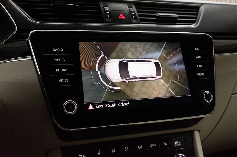 Škoda Superb TDI 147kW 4x4*L&K*TAŽNÉ*ČR 1.M - fotka 30 z 49