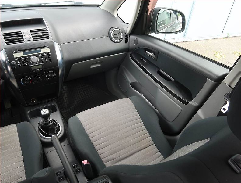 Suzuki SX4 (2009) 1.9 DDiS, 4X4, Serv.kniha - fotka 8 z 17