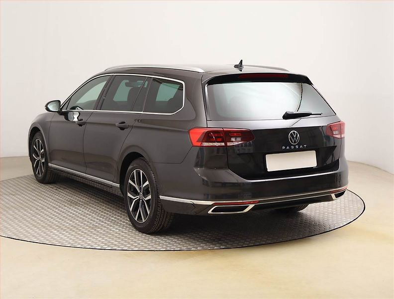 Volkswagen Passat (2021) 2.0 TDI, Automat, Kůže, Navi - fotka 4 z 31