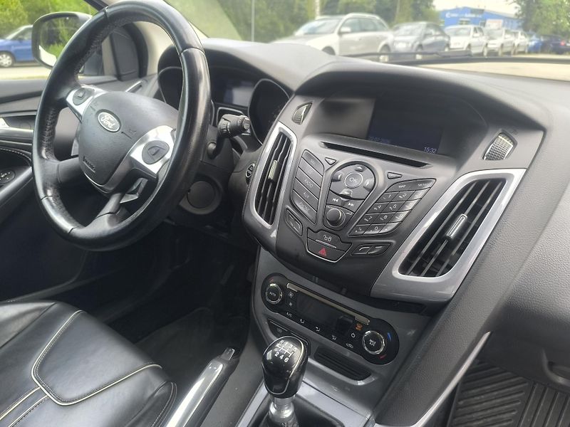 Ford Focus 2.0TDCI103KW,MAX VÝBAVA,KRÁSNÝ - fotka 11 z 27