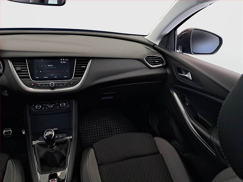 Opel Grandland X (2019) Innovation 1.2 Turbo - fotka 8 z 25