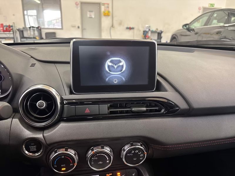 Mazda MX-5 2.0 SKYACTIV-G RF Automat - fotka 11 z 13