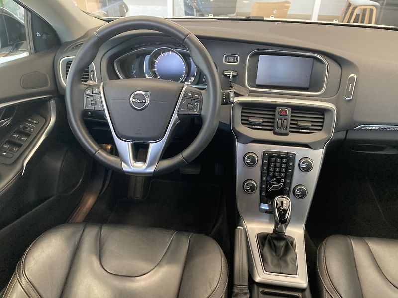 Volvo V40 CROSS COUNTRY T4  - REZERVACE - fotka 13 z 43