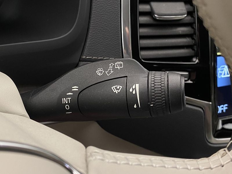 Volvo XC90 B5 AWD INSCRIPTION REZERVACE - fotka 22 z 54