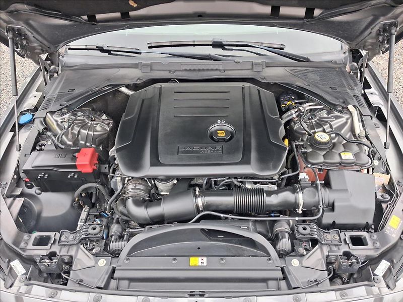 Jaguar XF 2,0 AWD, - fotka 16 z 17