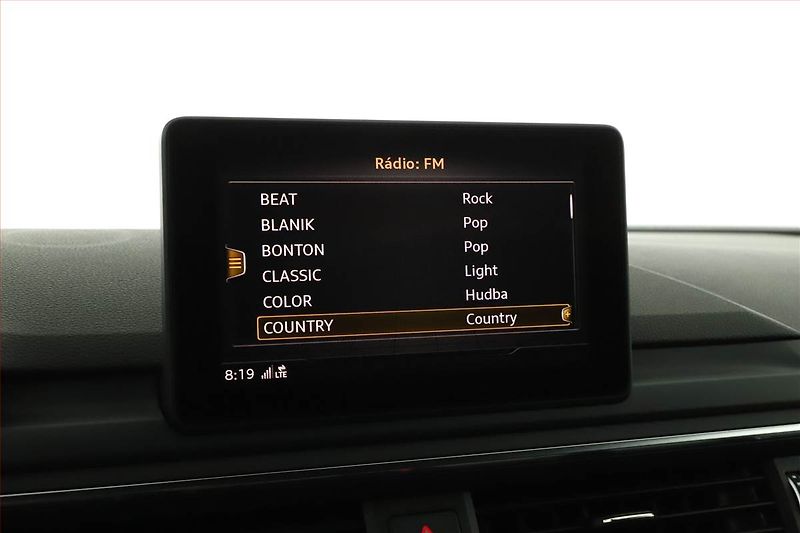 Audi A4 (2017) 2.0 TDI, Navi, Xenony - fotka 9 z 16