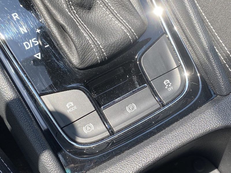 Škoda Karoq 2.0TSi, ČR, Sportline,DSG, 4x4 - fotka 26 z 33