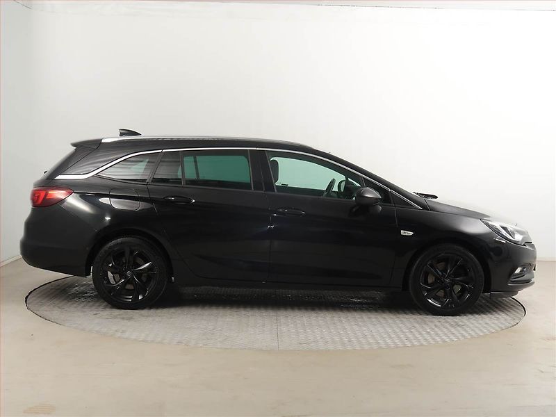 Opel Astra (2017) 1.6 CDTI, Navi, Tempomat - fotka 6 z 21