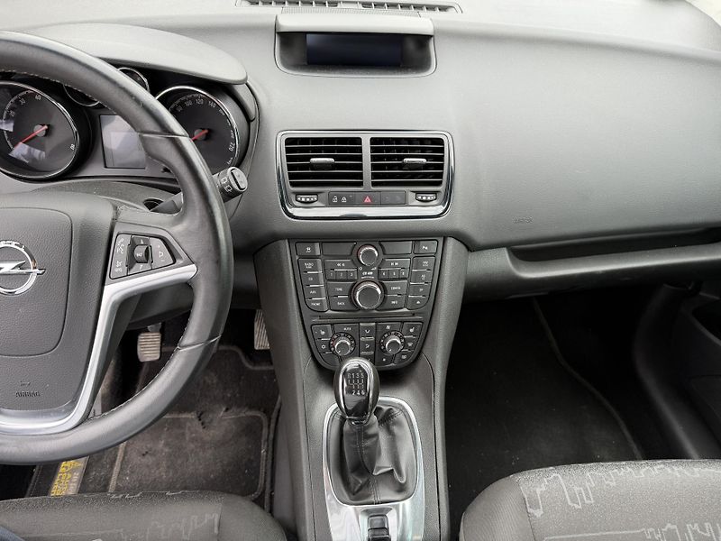 Opel Meriva 1.4iT - fotka 19 z 24