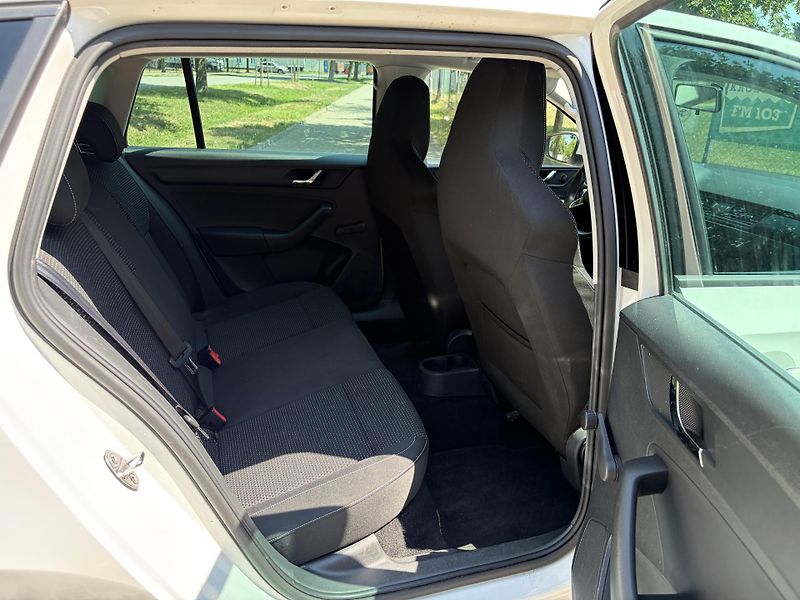 Škoda Rapid 1.2 TSI Ambition - fotka 23 z 30