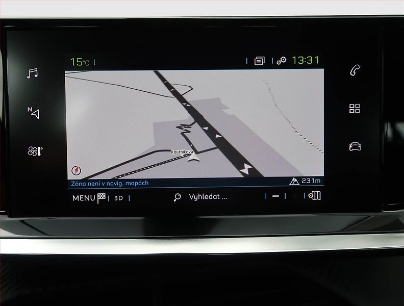 Peugeot 2008 (2021) Active 50 kWh, SoH 90% - fotka 16 z 22