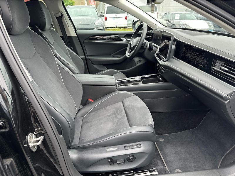 Volkswagen Passat Variant Elegance 2,0 TDI 110 k - fotka 23 z 24