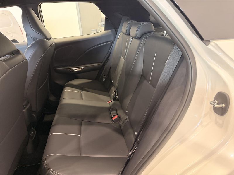 Lexus LBX (2025) 1,5 Relax Advanced  Hybrid - fotka 7 z 11
