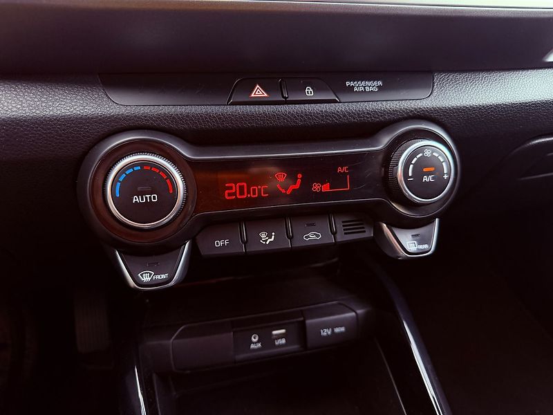 Kia Stonic 1.4 Exclusive, Serviska, TOP - fotka 21 z 29