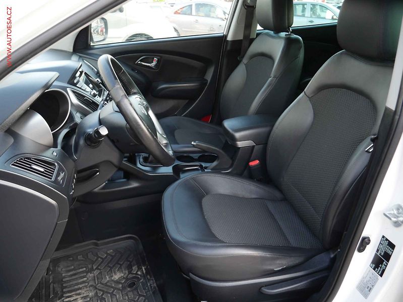 Hyundai ix35 (2012) 2.0CRDi 4x4, AC - fotka 9 z 20