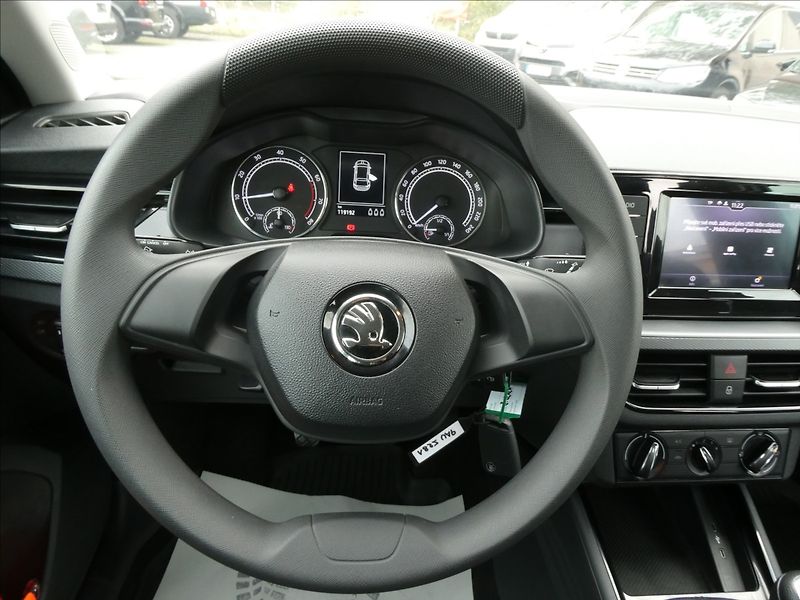 Škoda Scala 1,0 TSi 70kW ČR, DPH, klima - fotka 30 z 38
