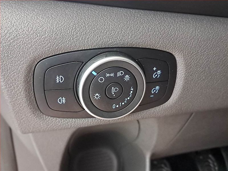 Ford Tourneo Custom (2021) 2.0 EcoBlue mHEV - fotka 17 z 21