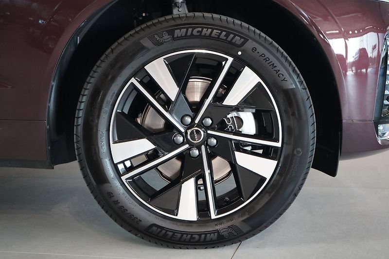 Volvo XC60 B5 AWD PLUS Dark LCI, H/K, LED - fotka 7 z 48