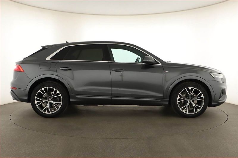 Audi Q8 (2021) 50 TDI - fotka 6 z 21
