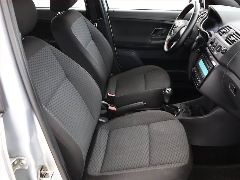 Škoda Fabia (2010) 1.6 TDI, po STK, dobrý stav - fotka 7 z 13