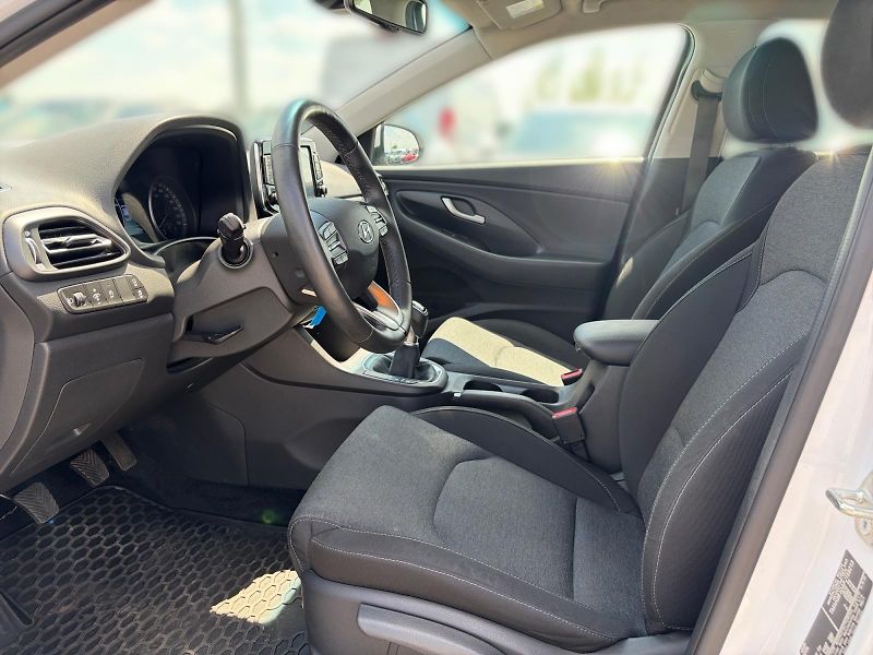 Hyundai i30 (2024) SMART 1.5T-GDI 118kW CZ DPH - fotka 7 z 11