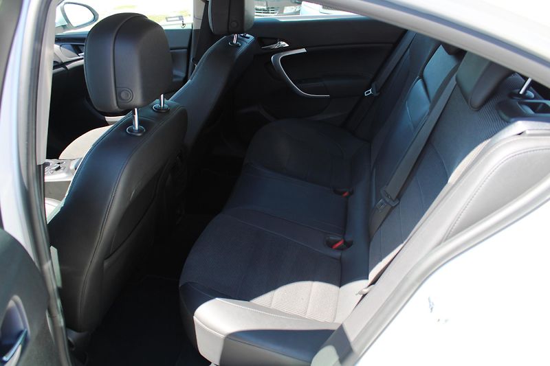 Opel Insignia (2011) REZERVACE - fotka 10 z 16