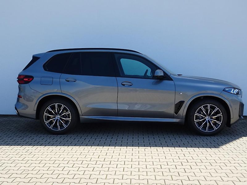 BMW X5 xDrive30d - fotka 5 z 7