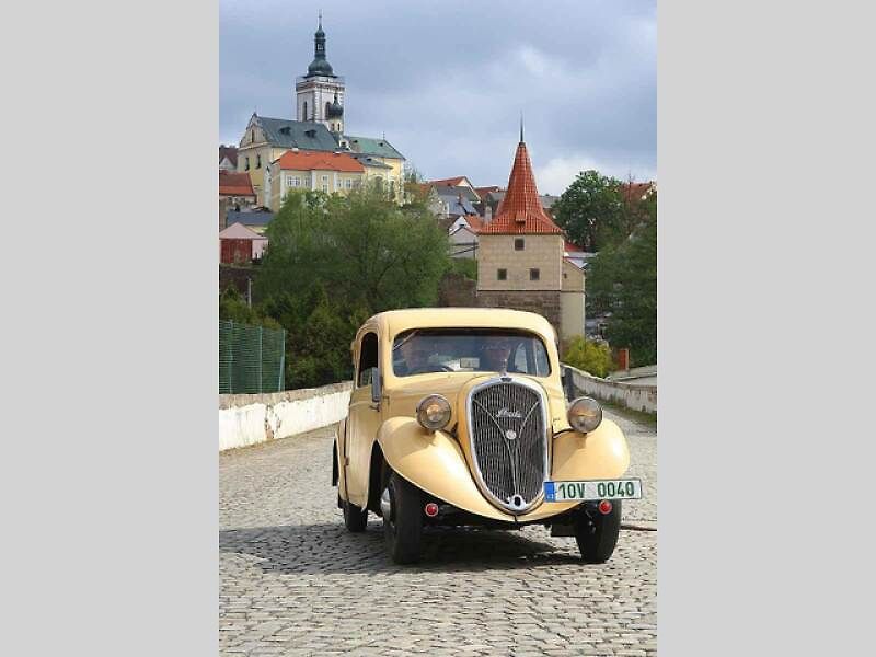 Májová jízda historických vozidel ve Stříbře.