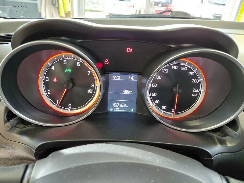 Suzuki Swift 1.2i 66KW 2018 - fotka 9 z 10