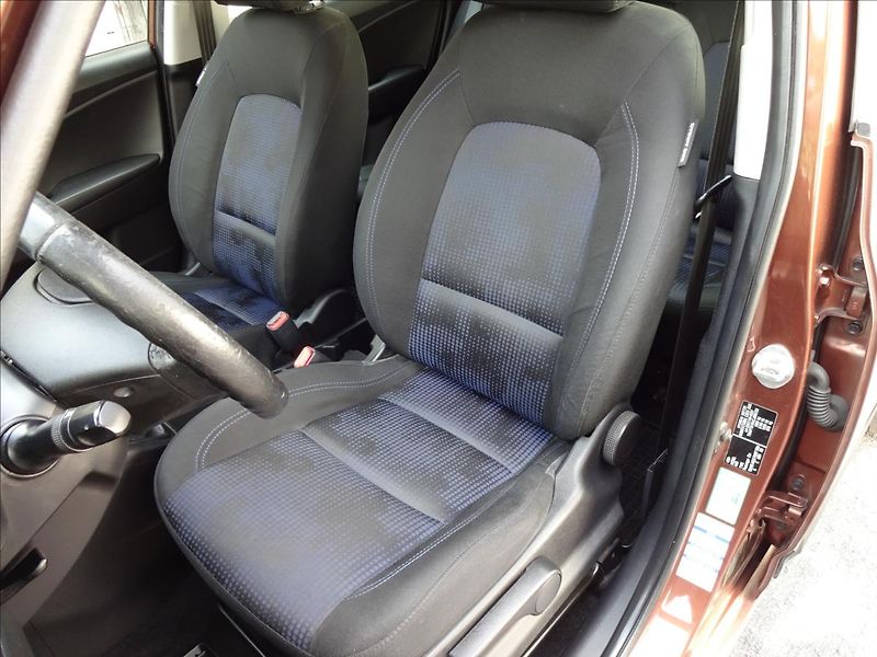Hyundai ix20 1,4 CRDi 66kW - fotka 16 z 47