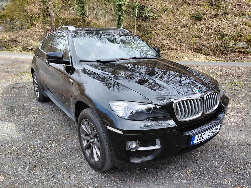 BMW X6 (2013) Pěkný stav, málo najeto - fotka 3 z 27